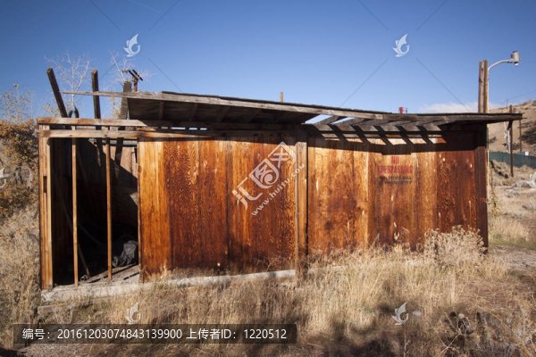 廢棄的小屋小屋之家的木結(jié)構(gòu)的垃圾風(fēng)化