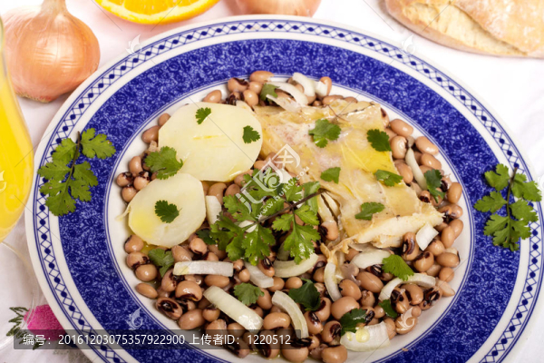 豆類和鱈魚的飯