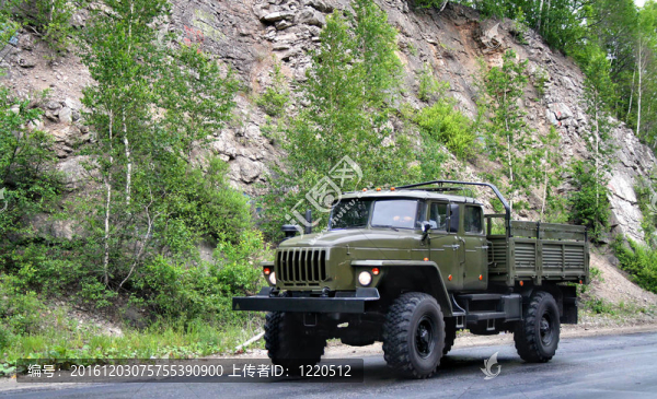 軍用卡車