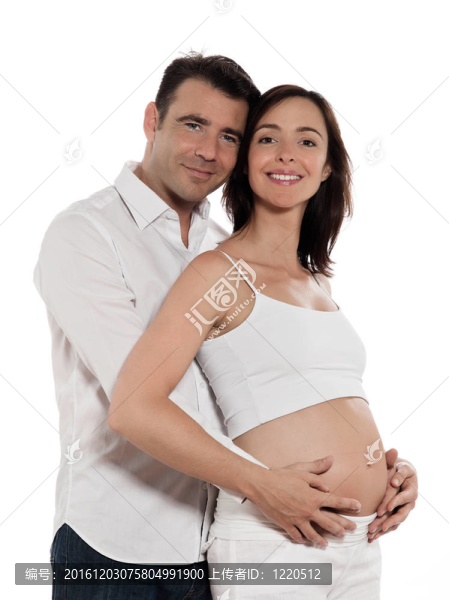 夫妻期待寶寶微笑開朗