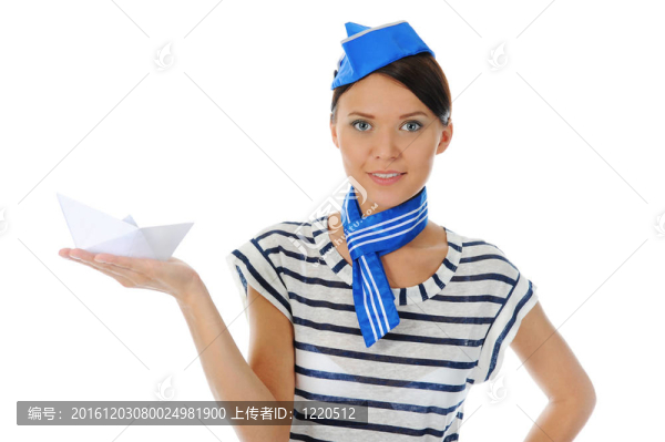 漂亮的女人戴著水手帽