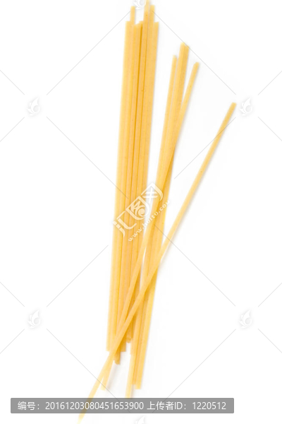 通心粉孤立在白色背景