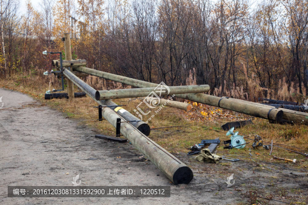 躺在地上的信實電力線