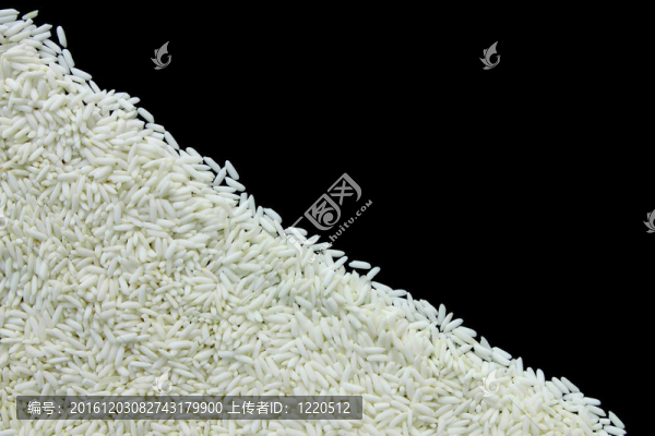 黑色背景上的糯米飯