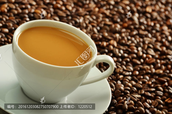 具有杯和咖啡豆的組合物