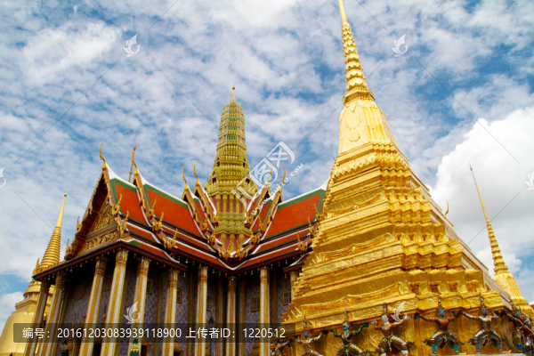 在Wat,Phra,Kaeo華麗的金色佛塔；宏偉的宮殿（曼谷）