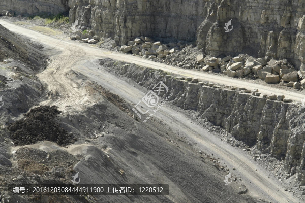 石坑里的街道
