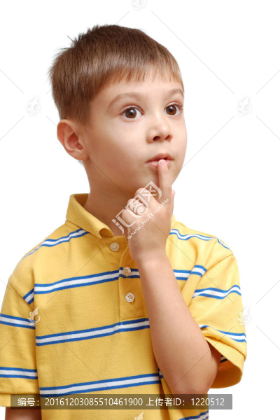 憂愁的孩子孤立在白色背景的肖像