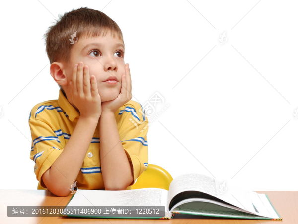 白色背景下的兒童讀書與夢想