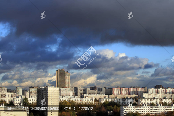 城市上空的烏云