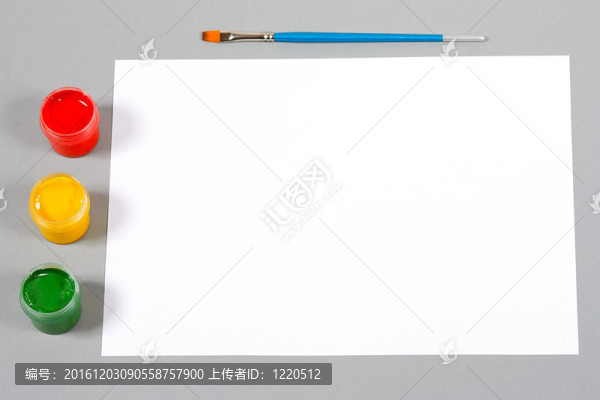 集藝術(shù)水粉顏料和畫筆顏料和紙張