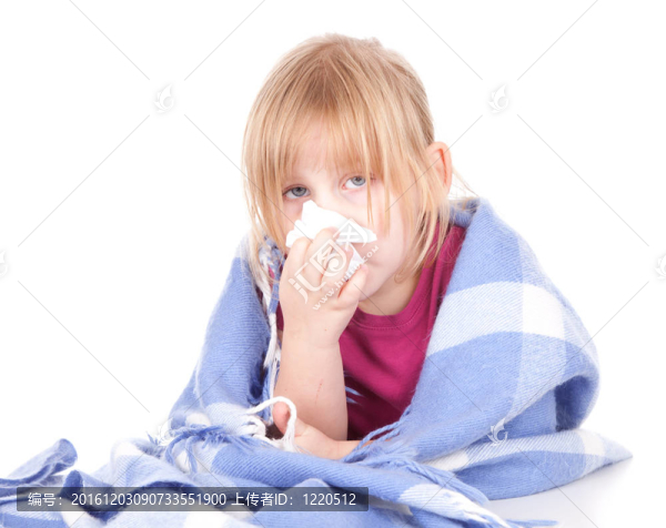 生病的金發(fā)女孩患有流感；白色背景