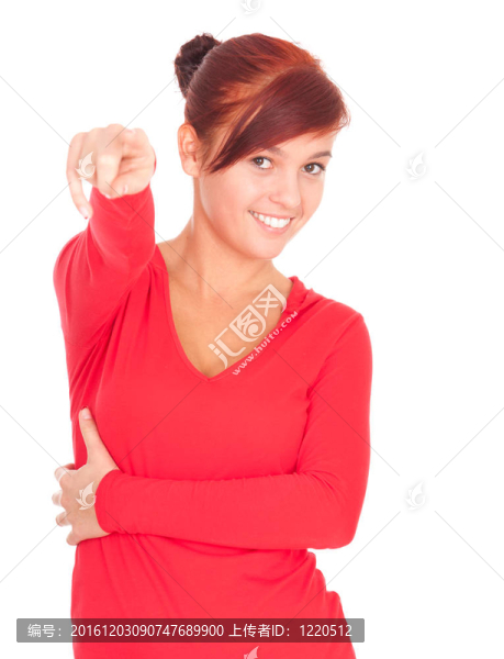 微笑美麗的年輕女子指著你；白色背景