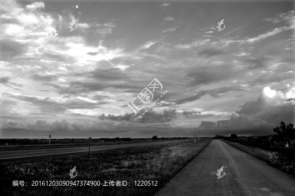 暴風(fēng)雨日落