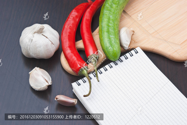 蔬菜和烹飪用具