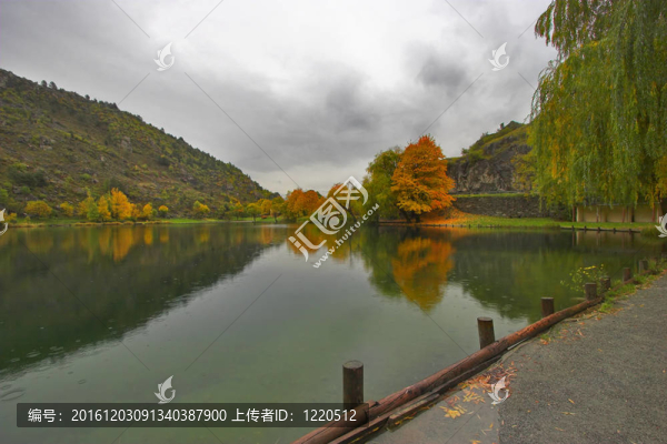 平靜的湖面