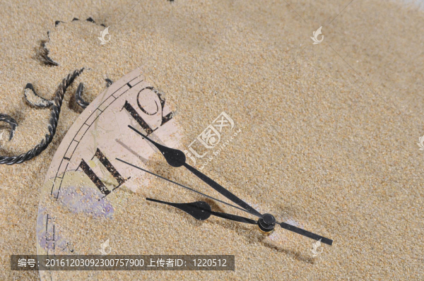 在沙灘上的墻