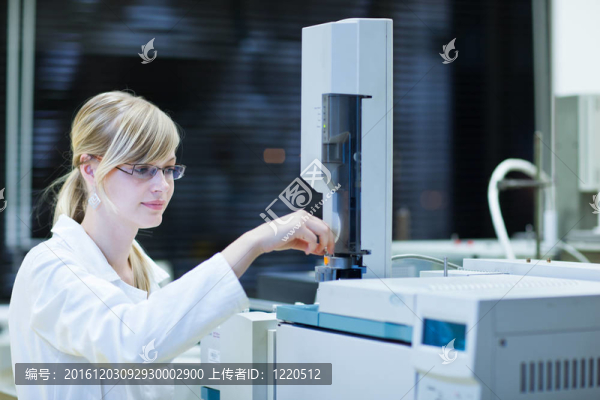 女性研究者的肖像