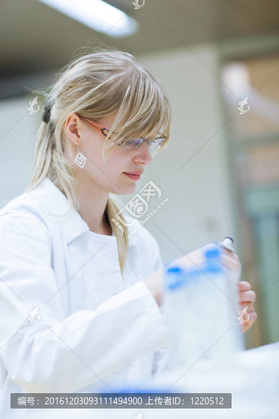 實(shí)驗(yàn)室里的女性研究者
