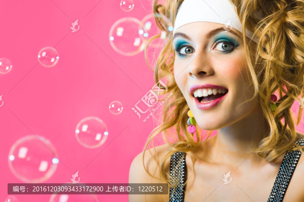 女孩與泡沫