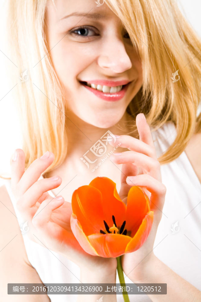 女孩與郁金香