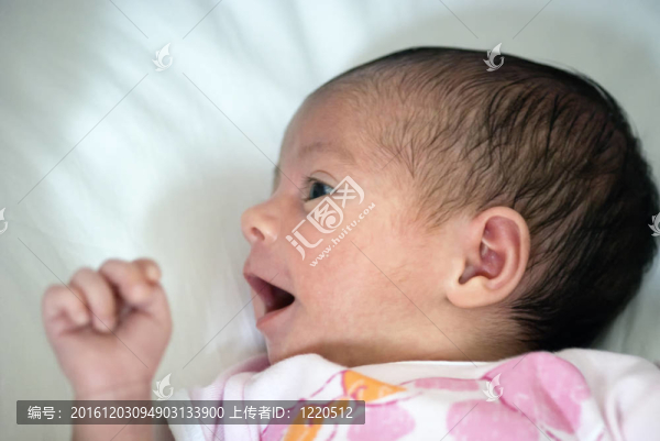 新生女?huà)朐诖采? title=