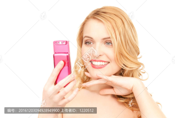 快樂女人用手機