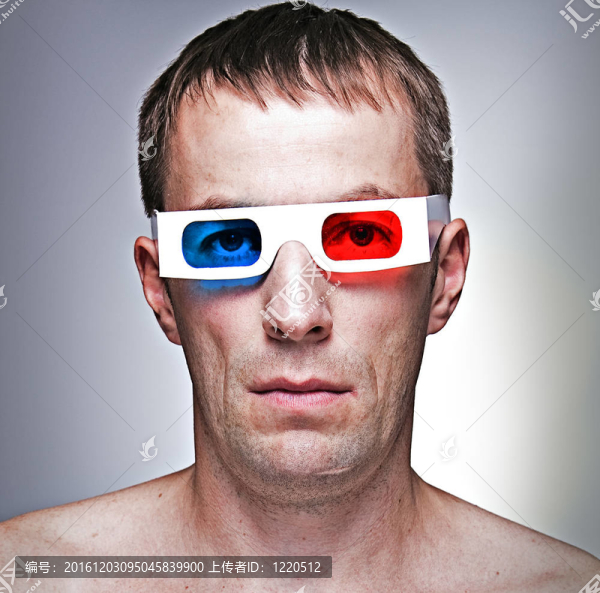 3D眼鏡男子