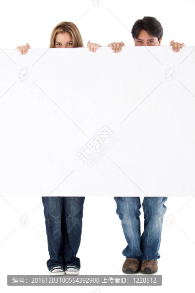 拿著一個廣告