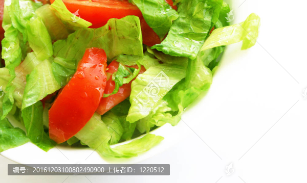 健康素食沙拉在白盤子上