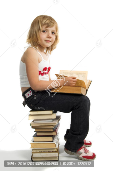帶著書的女孩