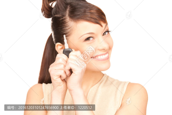 有車鑰匙的快樂女人