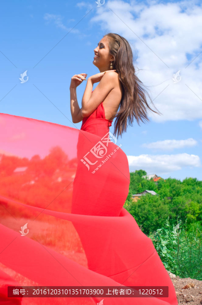 穿紅裙子的女孩