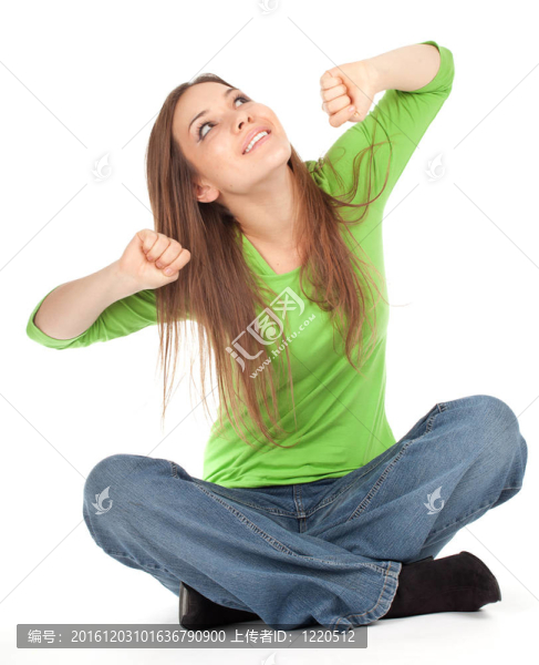 美麗的女孩坐在地板上交叉腿；系列