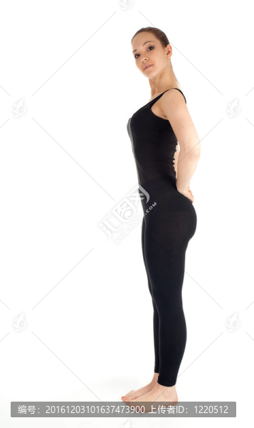 健美女子做伸展運(yùn)動(dòng)；孤立
