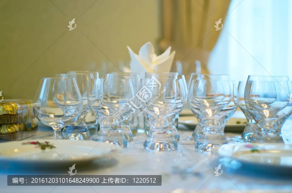 桌上的餐具