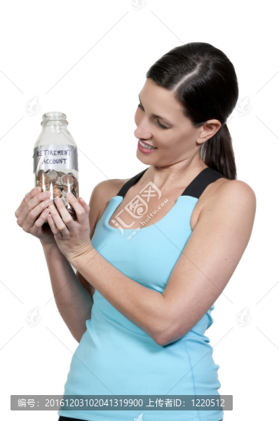 持有她的退休帳戶的婦女