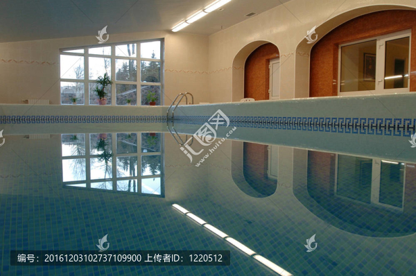 游泳池