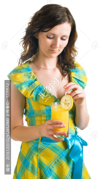 雞尾酒杯的女孩