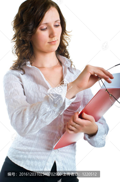 戴著文件夾和眼鏡的婦女-匯圖網(wǎng) www.fosd68.com 戴著文件夾和眼鏡的婦女