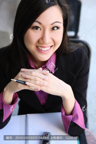 漂亮的亞洲商業(yè)女人