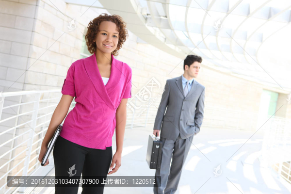 辦公室里的商業(yè)女性