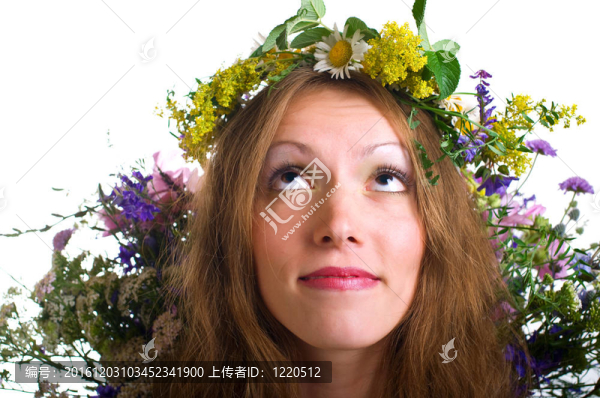 有花花冠的女人