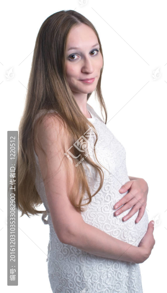 孕婦穿著白色連衣裙