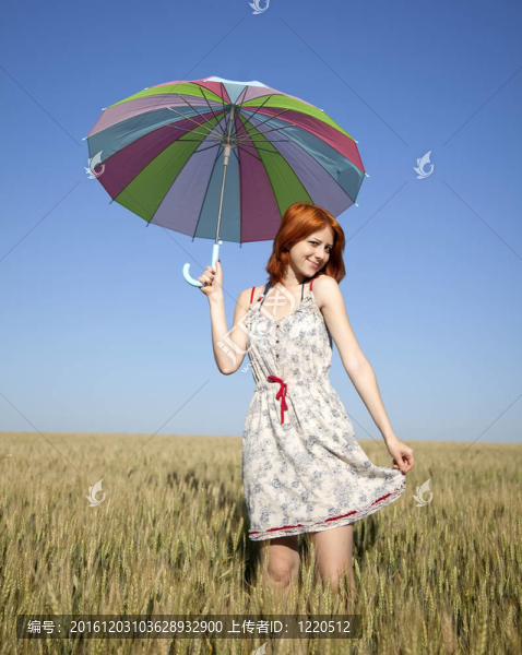 帶雨傘的女孩