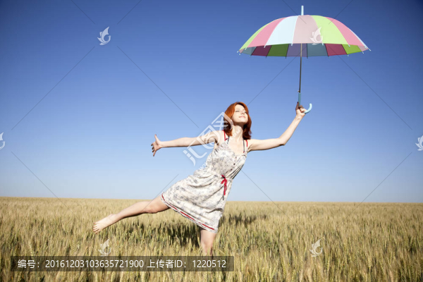 帶雨傘的女孩
