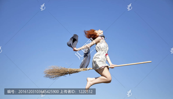 年輕的紅頭發(fā)女巫