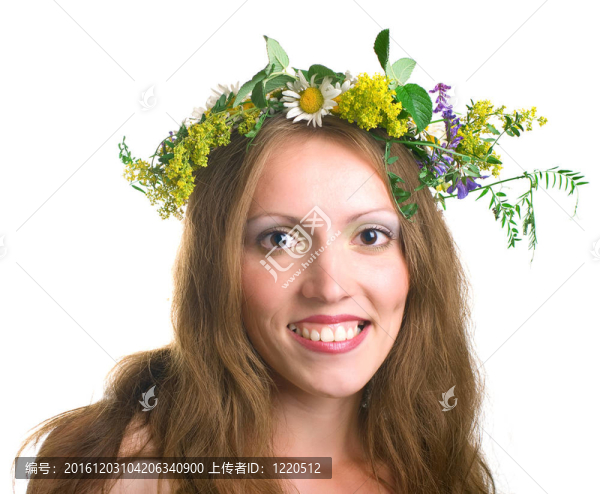 微笑著的女人帶著花環(huán)