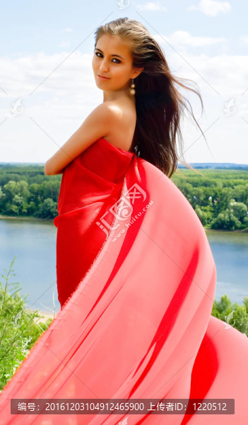 穿紅裙子的女孩