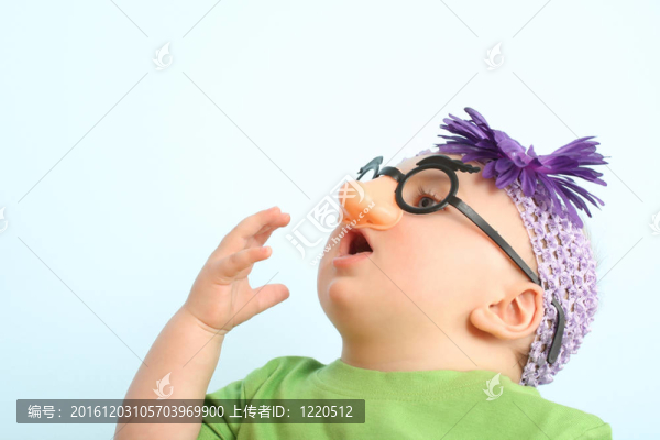 有趣的嬰兒